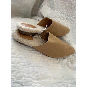 Universal Thread Faux Suede / Cream Faux Fur Inner Sole Zuri Flat Mules - 8.5
